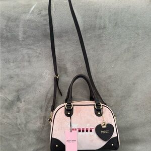 BNWT Juicy Couture velour dusty blush Pink & Black bowler bag w embroidered logo